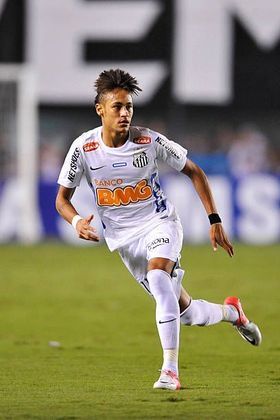 2012 - Neymar (foto), do Santos, e Matias Alustiza, do Deportivo Quito (EQU), foram os artilheiros da Libertadores com oito gols.