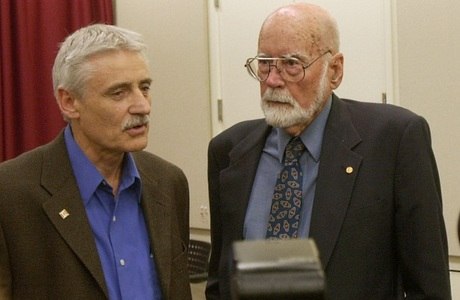 E. Donnall Thomas, à direita, ganhou o Prêmio Nobel de medicina em 1990