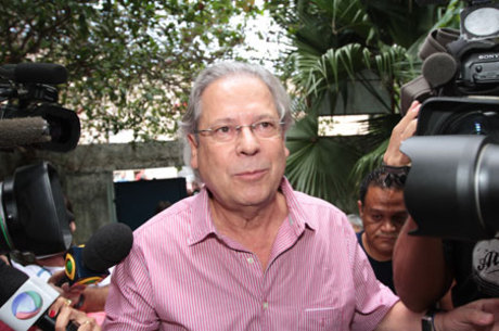 STF nega recurso e mantém José Dirceu preso