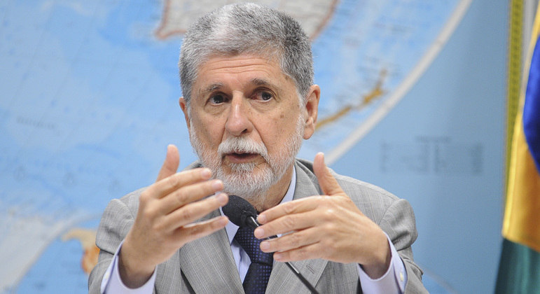 Ex-ministro Celso Amorim detalha a possibilidade de retirada de brasileiros das tropas de paz no Haiti