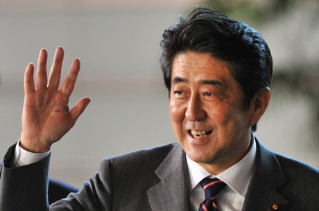Primeiro-ministro reeleito, Shinzo Abe tem como objetivo criar um perfil de segurança mais forte para o Japão