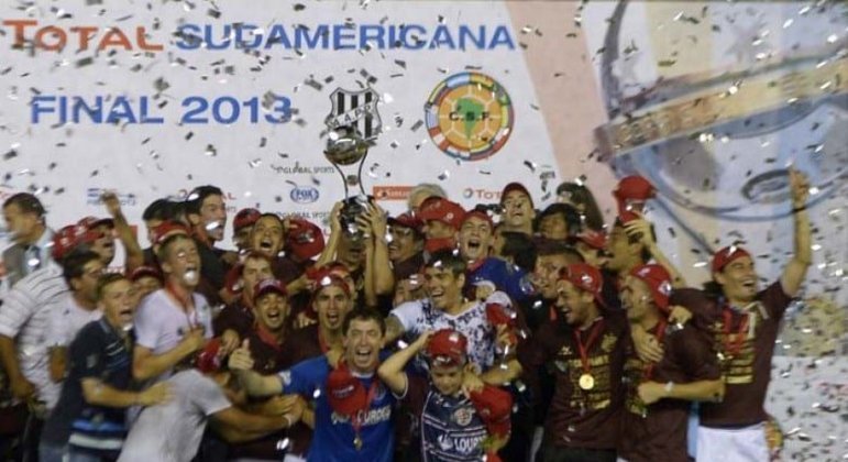 2013 - Lanús-ARG x Ponte Preta - Campeão: Lanús-ARG