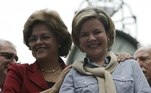 Brasil, Curitiba, PR. 16/08/2008. A ministra-chefe da Casa Civil, Dilma Rousseff (e), acompanha a candidata à Prefeitura de Curitiba, Gleisi Hoffmann, durante comício na Boca Maldita, na capital paranaense.