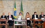 O presidente Luiz Inácio Lula da Silva, o vice-presidente e ministros, durante reunião com governadores na Granja do Torto 