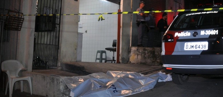 Dois homens foram mortos a tiros em um bar na Vila São José, em Mauá, no ABC, na noite desta quarta-feira 
