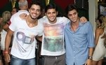 O trio Simas se reuniu na noite de sábado (27) na quadra da Grande Rio, no Rio de Janeiro, para comemorar o aniversário do caçula, Felipe Simas (de camisa azul). Veja mais fotos a seguir!