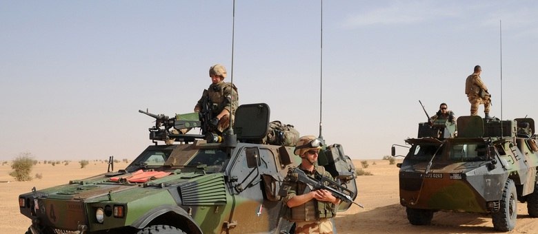 Soldados franceses ajudam o governo de Mali a combater radicais islâmicos
