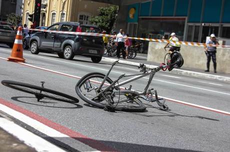 Ciclista foi atropelado e teve braço decepado em acidente no domingo (10)