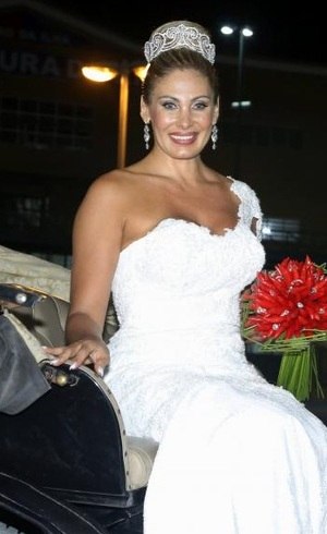 Ângela Bismarchi fez operação para se casar novamente em dezembro de 2012