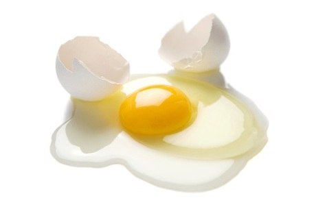 Cuidado a conservar e preparar os ovos 