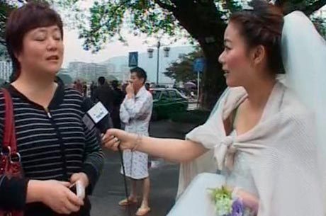 Após entrevistas, ela voltou para concluir casamento