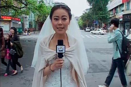 Chen entrou ao vivo com vestido de noiva