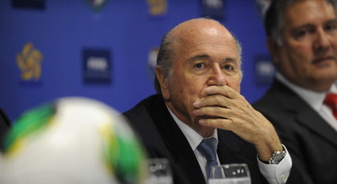 O suíço Joseph Blatter quer reverter suspensão de seis anos do futebol