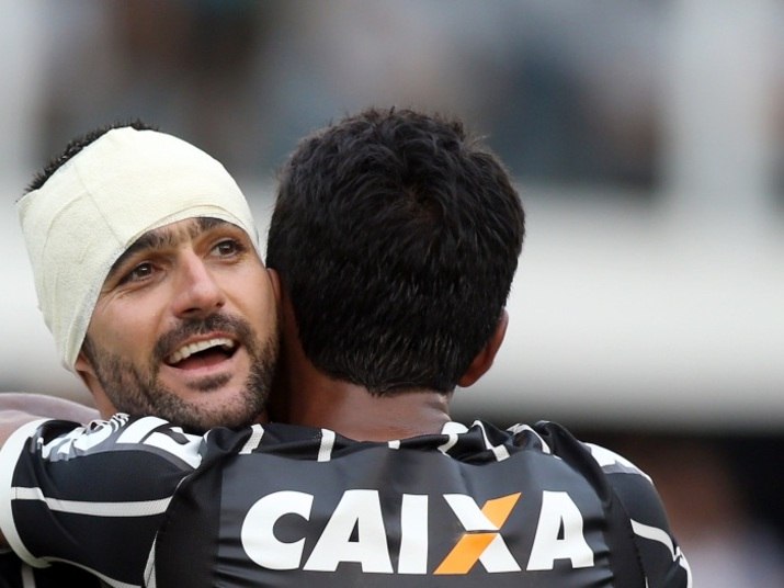 Cícero marcou um belo gol e abriu o placar para o Peixe, mas Danilo empatou para o Timão