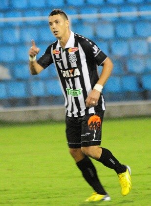 Marcelo Toscano é um atacante do futebol brasileiro e que defende o Figueirense