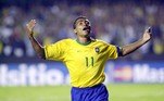 Romário comemora gol