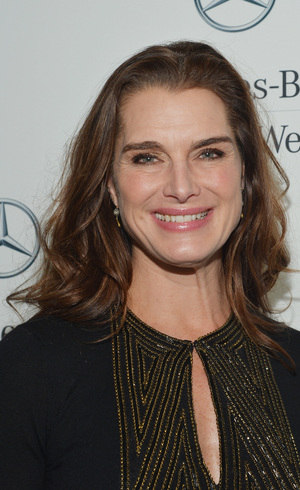 Aos 54 anos, Brooke Shields é mãe de duas adolescentes