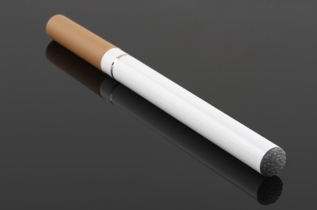 Cigarro eletrônico consegue fidelizar muito mais que os adesivos