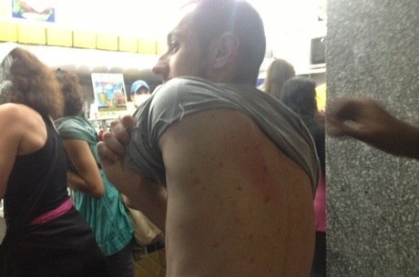 O repórter do R7, Fernando Mellis, foi agredido por um policial militar em junho de 2013, durante uma manifestação em São Paulo
