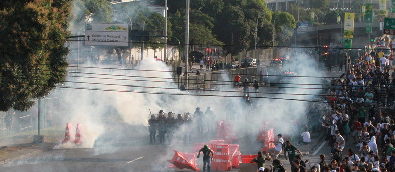 Batalhão de Choque atirou balas de borracha e bombas de gás lacrimogênio nos manifestantes 