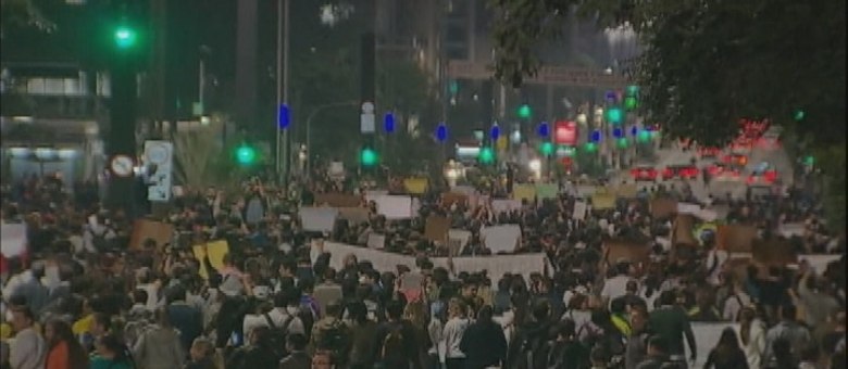 Manifestação contra aumento da passagem fechou novamente avenida Paulista nesta segunda-feira