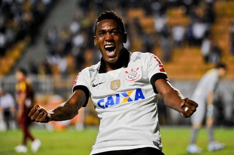 Atacante do Corinthians está de malas prontas para deixar o Brasil