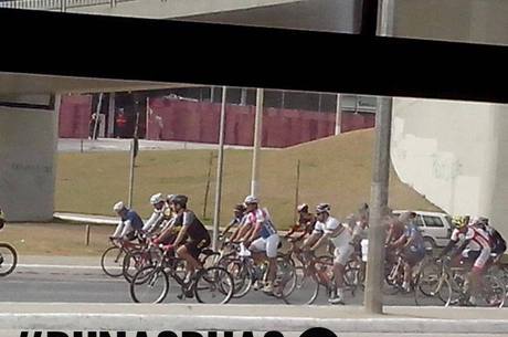 Grupo chegou a fechar o trânsito na av. Antônio Carlos, próximo a UFMG