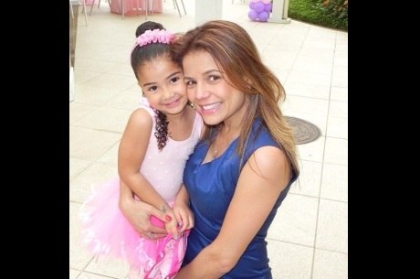 Nívea Stelmann batiza filha de Samara Felippo - Área VIP