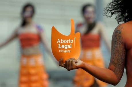 Aborto foi legalizado no Uruguai em dezembro de 2012 