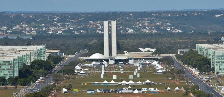 Dilma Rousseff deve reorganizar ministros na Esplanada dos Ministérios para contemplar novos aliados