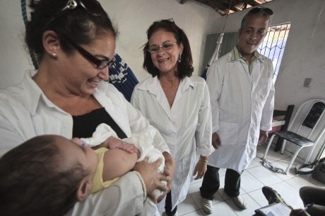 Segundo Barros, a cidade de São Paulo, por exemplo, já conta com 100 médicos cubanos contratados diretamente por meio de convênio com a Opas 