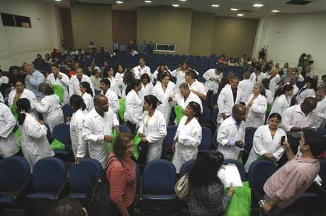 Evento do Mais Médicos; parte dos profissionais ficou no Brasil