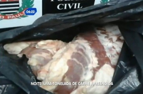 Polícia apreende 700 kg de carne de porco no Mercado da Lapa