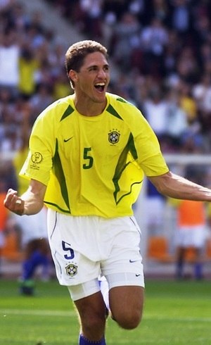 Edmílson foi pentacampeão com a seleção brasileira em na Copa do Mundo de 2002