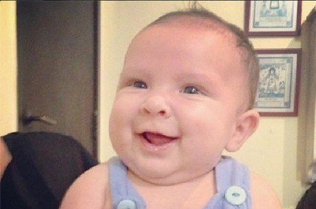 Filho caçula de Priscila Pires exibe sorrisão nas redes sociais