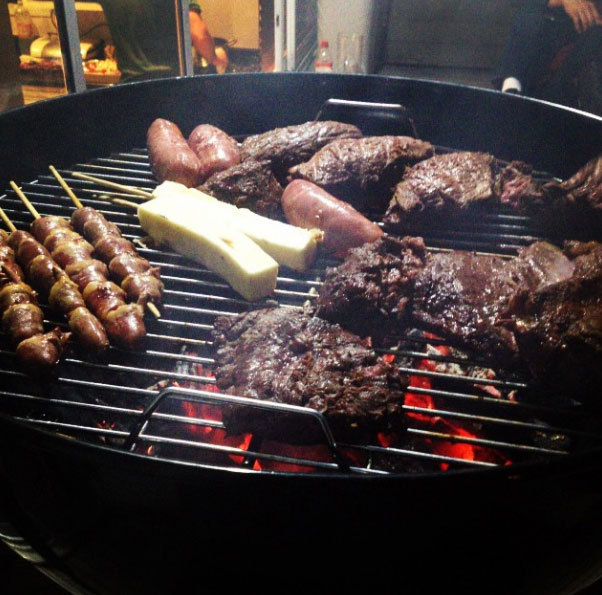 Fome de urso! Com 6 mil calorias, bala de goma gigante chega a custar R$  130 e promete viciar - Fotos - R7 Comidas