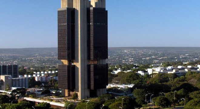 Juiz proíbe bancos de aumentarem taxa de juros durante pandemia