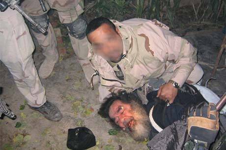 Há dez anos, soldado americano retirava Saddam Hussein do buraco onde estava escondido Há dez anos, soldado americano retirava Saddam Hussein do buraco onde estava escondido
