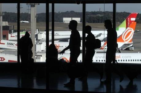 Gastos com viagens internacionais ficaram em R$ 53,359 bilhões Gastos com viagens internacionais ficaram em R$ 53,359 bilhões