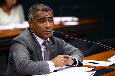 Romário quer profunda investigação no futebol brasileiro Romário quer profunda investigação no futebol brasileiro