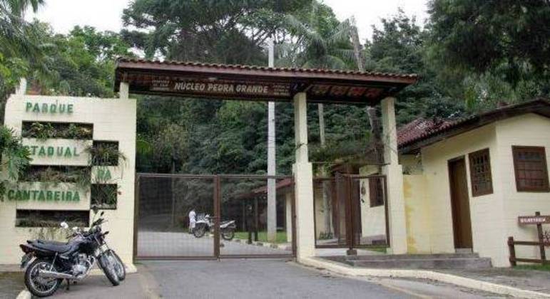 A principal porta de entrada do núcleo Pedra Grande, na  rua do Horto, 1.799