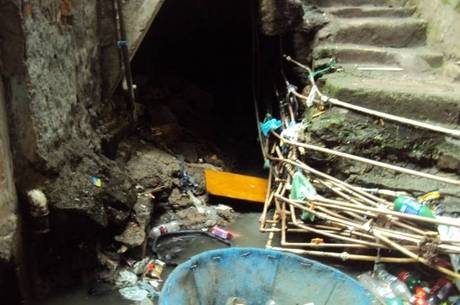 Em 2011, às vésperas da ocupação da Rocinha, o cenário na comunidade era de abandono; hoje, os moradores ainda cobram melhorias Em 2011, às vésperas da ocupação da Rocinha, o cenário na comunidade era de abandono; hoje, os moradores ainda cobram melhorias