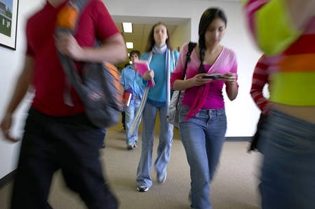 Maior parte dos alunos é proveniente do ensino médio público Maior parte dos alunos é proveniente do ensino médio público