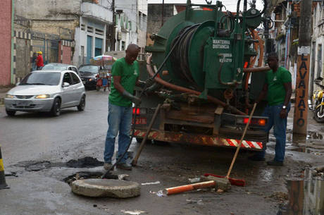 Prefeitura realiza limpeza do sistema de drenagem