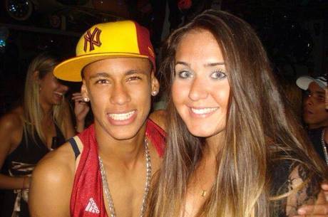 Nesta foto, de 2010, Neymar e Laryssa posam juntinhos