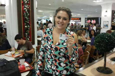 Marcelle está satisfeita com seu VR, pois come em lugares baratos Marcelle está satisfeita com seu VR, pois come em lugares baratos