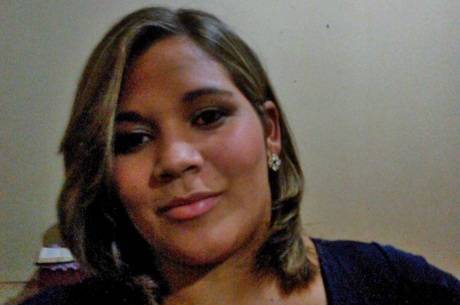 Kariny Matias Pires, de 22 anos, morreu enquanto fazia chapinha no cabelo em Goiânia Kariny Matias Pires, de 22 anos, morreu enquanto fazia chapinha no cabelo em Goiânia