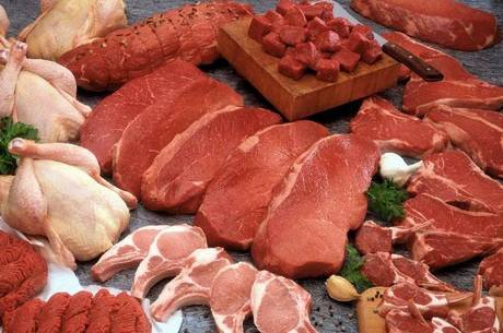 Agrotóxicos podem ser encontrados em todos os tipos de alimentos Agrotóxicos podem ser encontrados em todos os tipos de alimentos