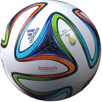 2014 - A Brazuca foi uma completa revolução para o futebol. Eram apenas seis gomos, em formato de hélices, unidas por um sistema de calor que dispensava a costura, o que deixava a bola mais leve e mais estável.