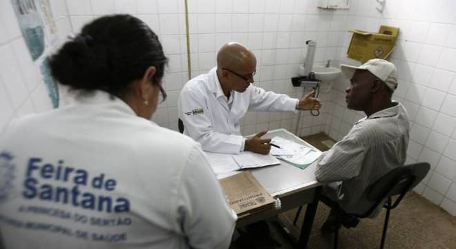 Mais Médicos pretende preencher mais de 8 mil vagas em todo o Brasil Mais Médicos pretende preencher mais de 8 mil vagas em todo o Brasil
